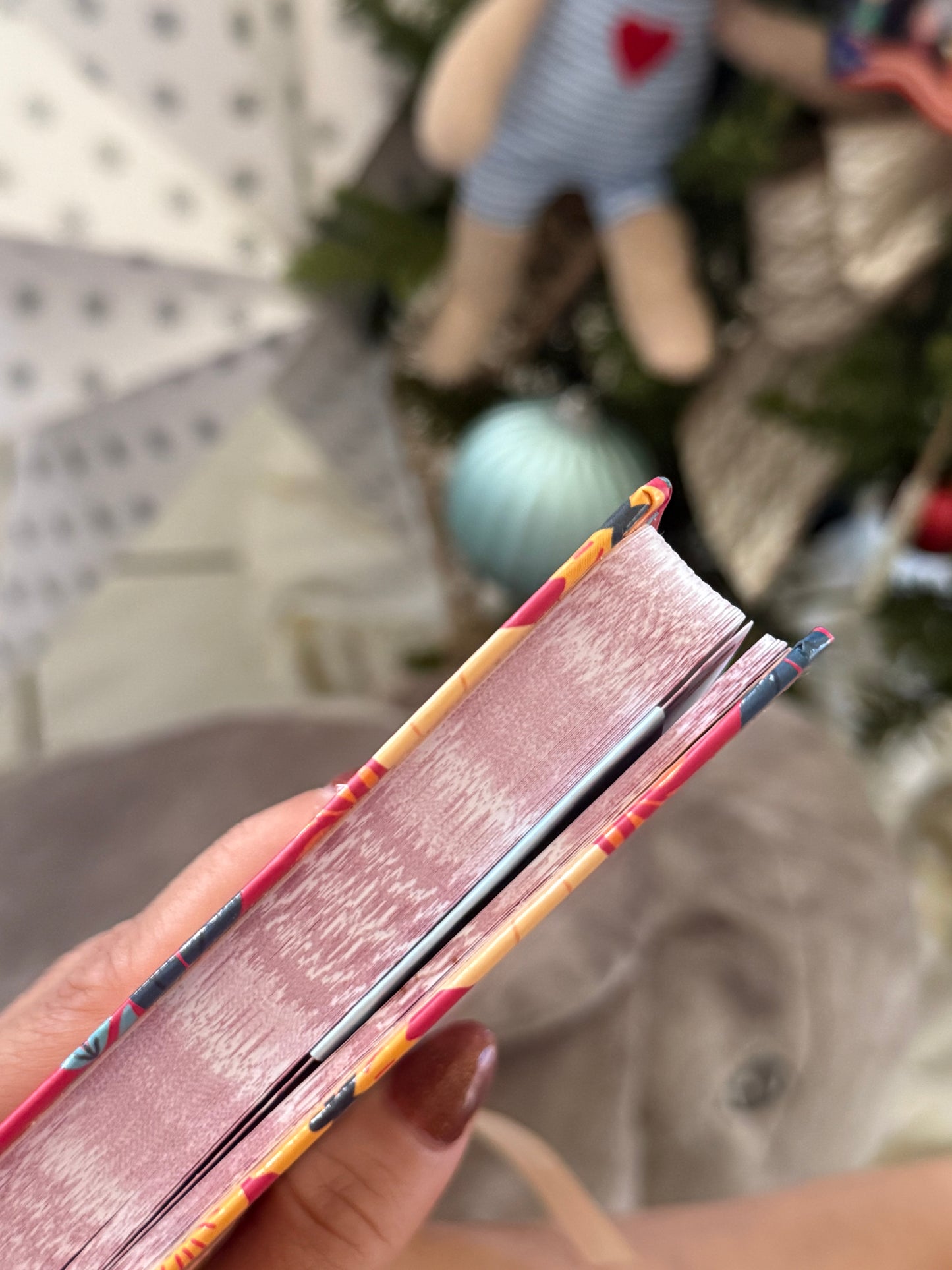 Esmeralda - Magnetic Bookmark